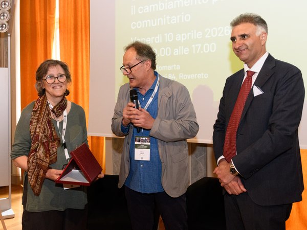 Dario Fortin e Gianluca Esposito premiano Silvia N. Fargion